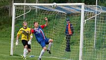 Pouť fotbalistů FK Blansko (v modročerveném) Pohárem České pošty skončila. Ve druhém kole. Blanenský divizní tým poslal v úterý ze hry ven Frýdek-Místek z druhé ligy. V Blansku vyhrál 4:1.