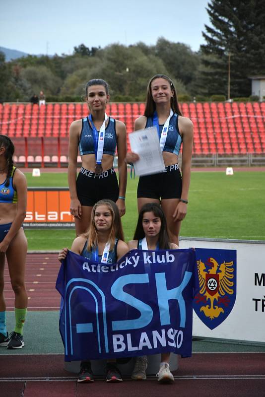 Blanenské žákyně získaly na mistrovství republiky v Třinci ve štafetě na 4x60 metrů bronz.