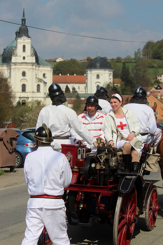 Ve Křtinách se v neděli konala šestnáctá hasičská pouť. Dorazila na ni zhruba čtyřicítka sborů dobrovolných hasičů. Ti předvedli historickou techniku i ukázky zásahů.