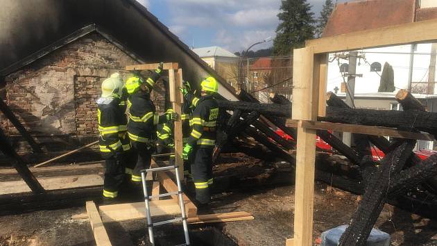 V neděli ráno hasiči likvidovali požár rodinného domu ve Vanovicích na Blanensku.