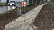 V Boskovicích dokončili stavbu chodníku na hřbitov. Návštěvníci místa už nemusí chodit po silnici.