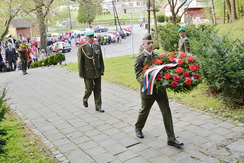 Součástí vzpomínky na sedmdesáté výročí konce druhé světové války v Letovicích bylo i vystoupení mažoretek nebo lampionový průvod.