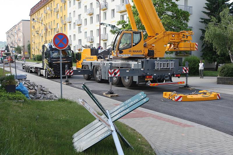 Stotunový kolos usadil v centru Blanska kavárnu. Lidé ji fandí i kritizují.