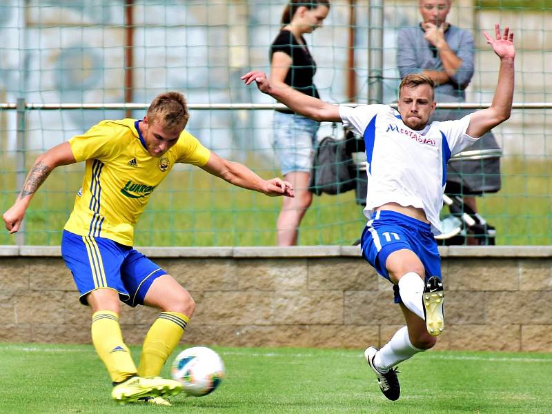 Ve třetím kole Moravskoslezské ligy fotbalisté Blanska (bílé dresy) porazili Fastav Zlív B 1:0.