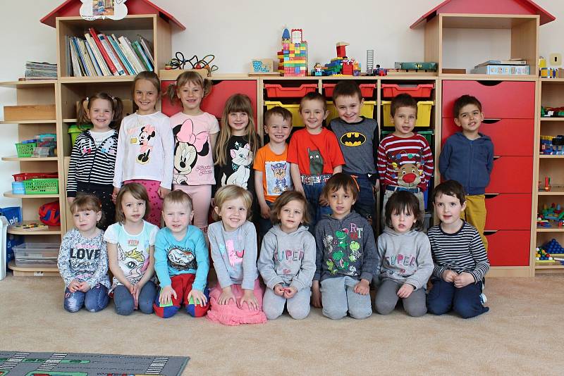 Děti z třídy Motýlci z 1. Mateřské školy ve Velkých Opatovicích.