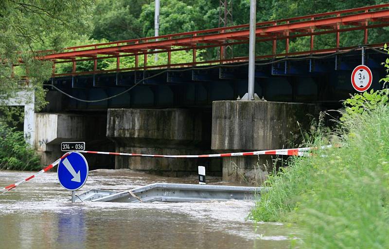 Rozvodněná řeka Svitava v Adamově.