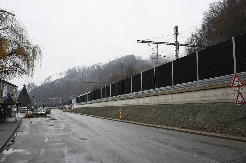 Proměna zastávky v Adamově na Blanensku při rekonstrukci železničního koridoru Brno - Blansko.