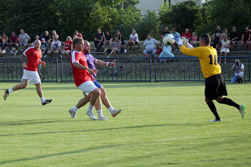 Patrik Siegl se starou gardou brněnské Zbrojovky navštívil i oslavy fotbalových Židlochovic.