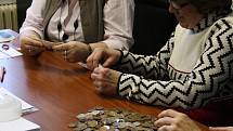 Lidé, kteří na Blanensku letos přispěli charitě do tříkrálové sbírky, byli letos mimořádně štědří. Do kasiček naházeli o sto třináct tisíc korun víc, než před rokem. Rekordních 1 694 427 korun. 