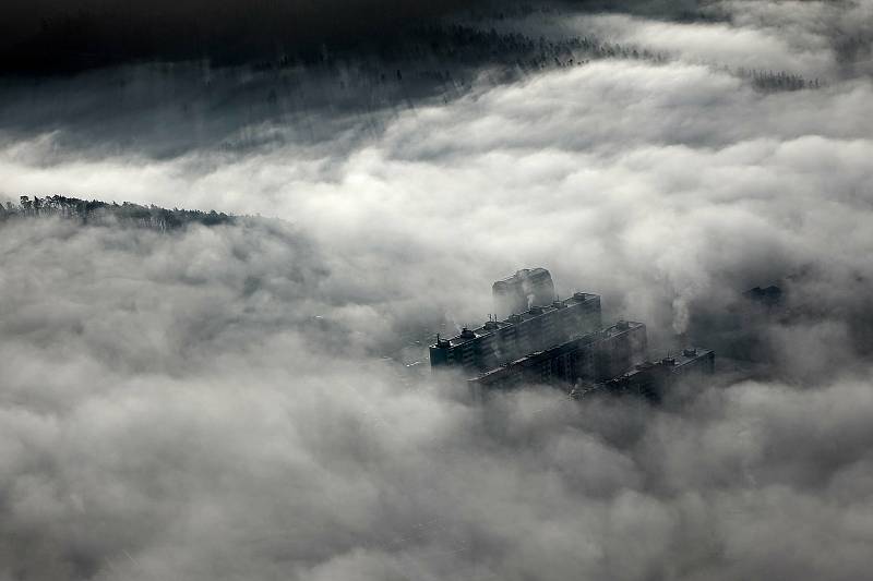 První letošní let a série nádherných fotografií. Paraglidistu Petra Buchtu z Adamova na Blanensku zlákala předpověď počasí k výletu na motorovém křídle. Do vzduchu vystartoval ve středu z kotvrdovického letiště krátce před půl osmou ráno.