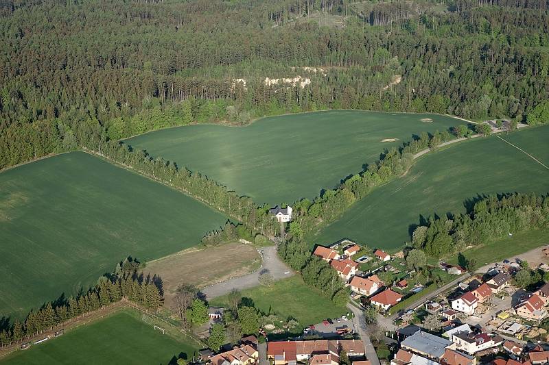 Paraglidista Petr Buchta prosvištěl nad Blanenskem s novým padákem. Poznáte kde létal? (Rudice) Se souhlasem Petra Buchty