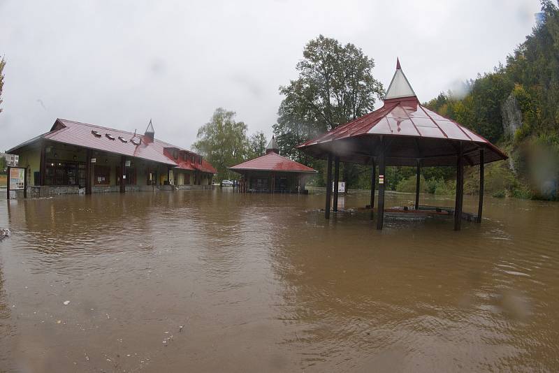 Zatopený areál Sloupsko-šošůvských jeskyní.