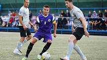 Blanensko (ve fialovém) vypadlo v play-off Superligy malého fotbalu s Mostem.