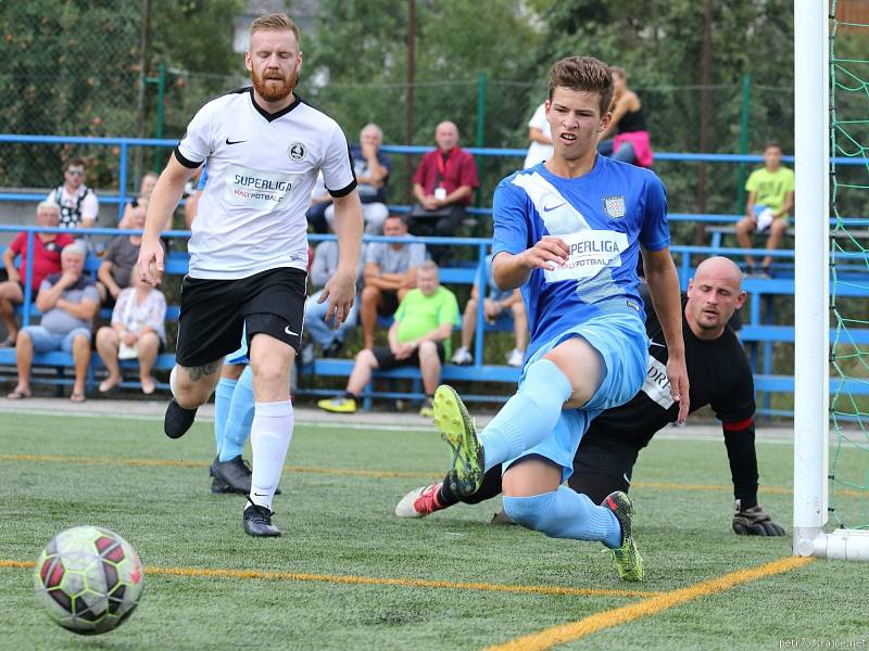 V prvním zápase nového ročníku Superligy malé kopané porazilo domácí Blanensko čtyřmi brankami Ondřeje Paděry a jednou trefou Davida Krška Olomouc 5:3.