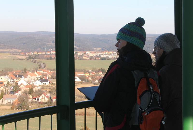 Veseličtí tradičně na Silvestra otevírají rozhlednu Podvrší, kde běžně končí turistická sezóna už v říjnu.