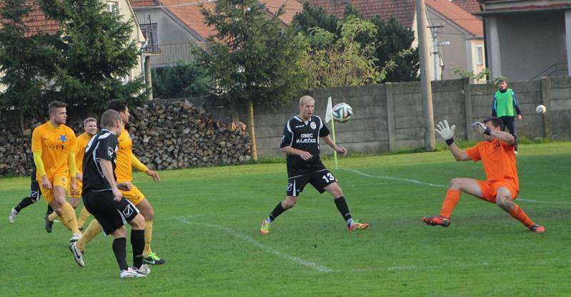 Fotbalisté Ráječka prohráli doma s Moravskou Slavií 1:4. Brňany nepřibrzdilo ani vyloučení Veselého za stavu 1:0. Nasázeli po něm Olympii další tři branky.