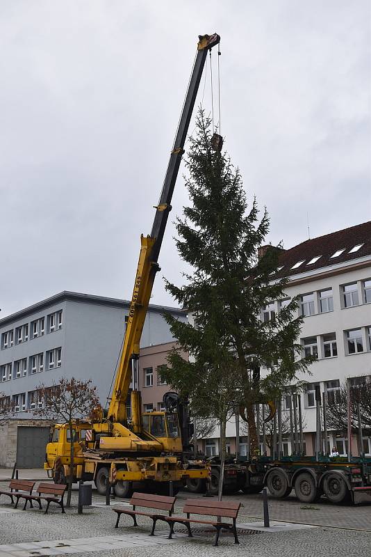 Vánoční strom na náměstí Republiky v Blansku.