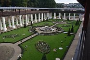 Rolls Royce mezi historickými zahradami. Na zámku v Lysicích finišují s obnovou za 180 milionů.