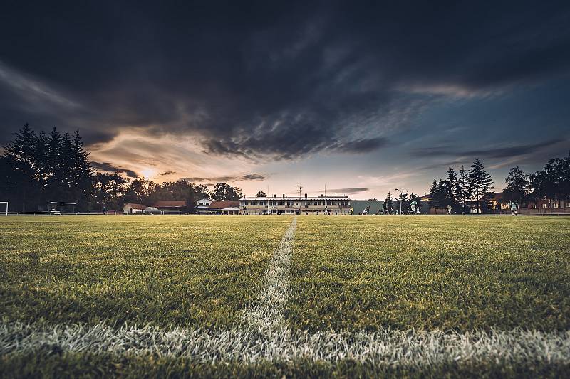 Fotbalisté Rájce-Jestřebí (zelenobílé dresy) v přípravě porazili Kunštát 6:3.