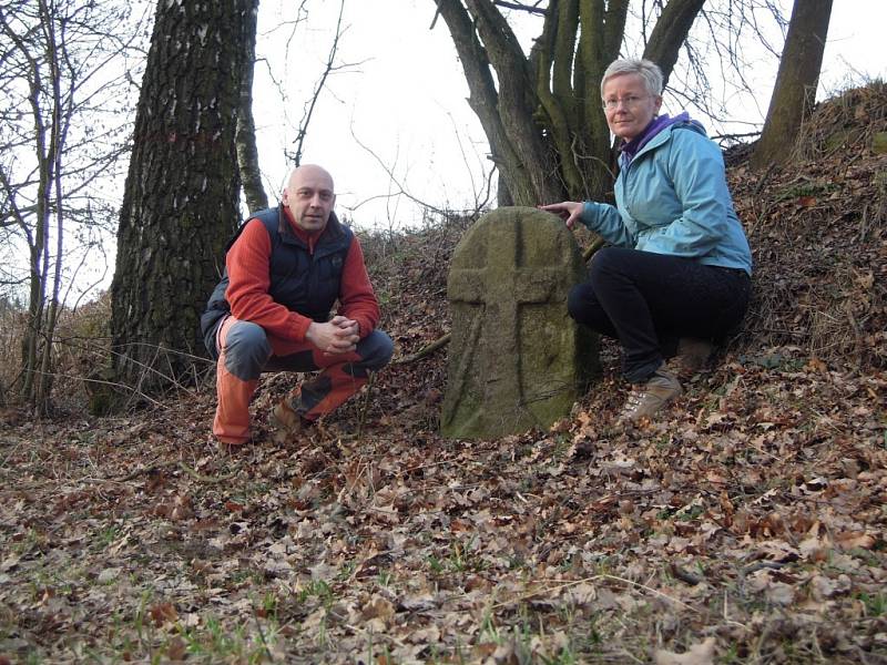 V tomto díle se vypravíme za kříži do obcí Dudín a Jiřín na Jihlavsku,“ přiblížil nové putování Zdeněk  Přibyl z Ráječka.  V Dudíně měl podle dostupných informací stát kamenný kříž u tamního rybníka. Asi půl kilometru od vesnice.