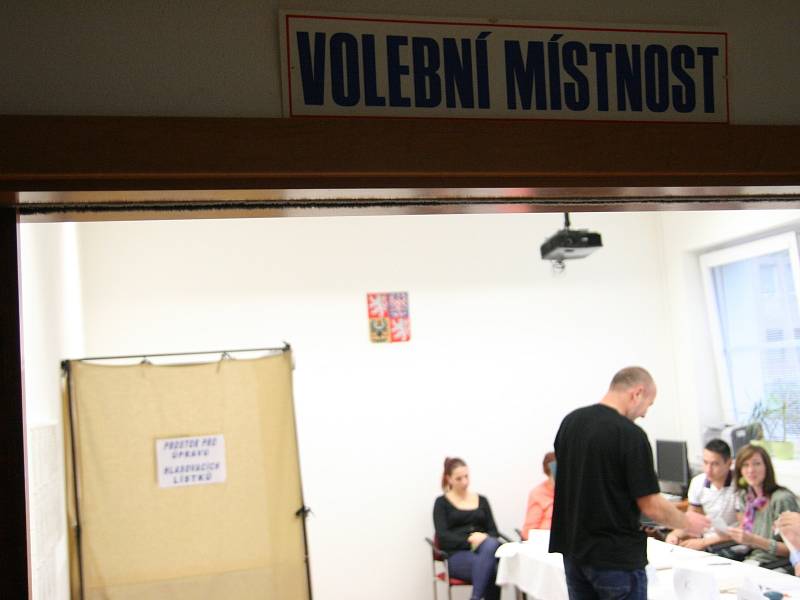 Volby do poslanecké sněmovny v boskovickém volebním okrsku číslo šest a devět.