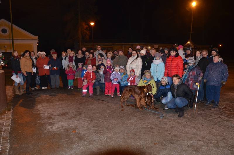 V režii Ochotnického divadla Svitávka ve spolupráci s městysem se zpívaly koledy ve Svitávce. Přišlo asi osmdesát lidí. Pro děti byl připravený čaj, pro dospělé svařák, koledy s příchozími zpíval Svatojánský chrámový sbor ze Svitávky.