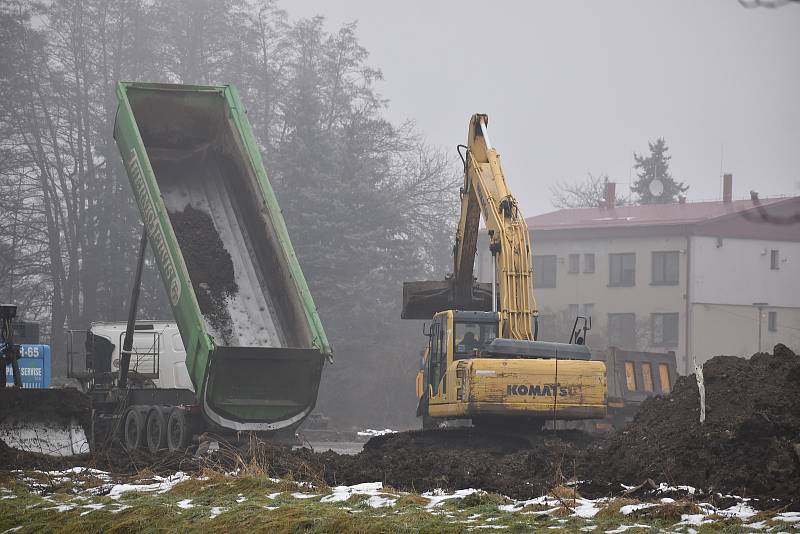 Blanenská lokalita "Skleníky" v ulici Poříčí. Bývalé zahradnictví s rozsáhlými skleníky vystřídá obchodní centrum.