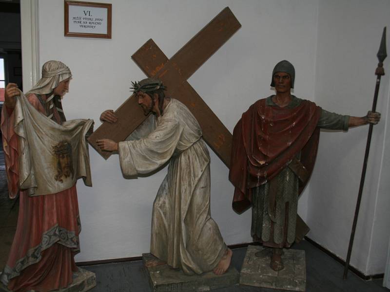 Bohutické sochy křížové cesty