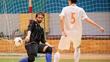 V utkání futsalové divize E porazil PRO-STATIC Blansko (v bílých dresech)  Atraps-Hombres Brno vysoko 16:1.