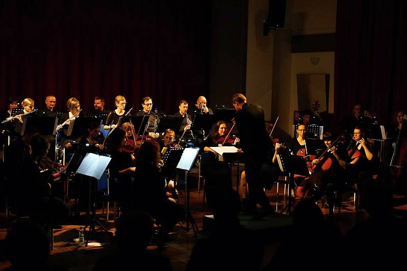 Symfonický orchestr v Boskovicích vzpomněl 103. výročí státnosti.