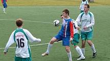 Divizní Blansko (v modrém) vyhrálo v přípravě čtvrtý zápas ze šesti odehraných utkání. O víkendu porazilo 1:0 lídra krajského přeboru Tatran Bohunice. Jedinou branku zápasu vstřelil hostující Chloupek. Blansko přišlo o zraněného obránce Buchtu.