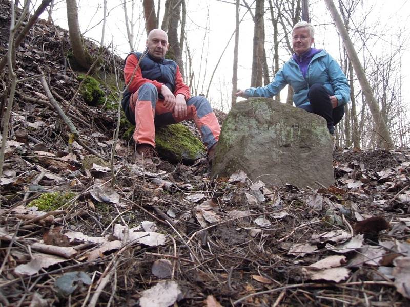 V tomto díle se vypravíme za kříži do obcí Dudín a Jiřín na Jihlavsku,“ přiblížil nové putování Zdeněk  Přibyl z Ráječka.  V Dudíně měl podle dostupných informací stát kamenný kříž u tamního rybníka. Asi půl kilometru od vesnice.