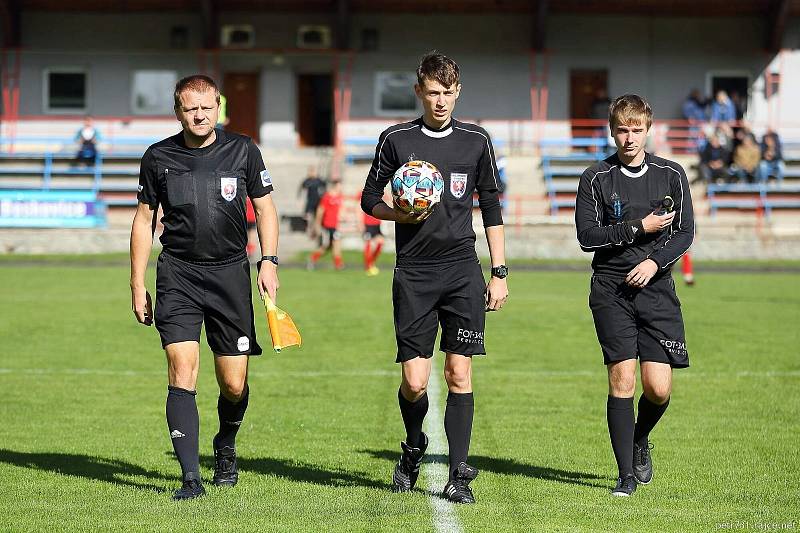 Fotbalisté Boskovic (v červeném) si na podzim doma smlsli i na líšeňském lídrovi, kterého porazili 4:0, a přezimují na druhé příčce.