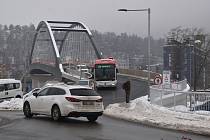 Od začátku týdne je v provozu nový silniční most nad železnicí a řekou Svitavou. Spojuje průtah Blanskem a částí Staré Blansko.