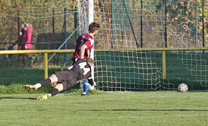 Fotbalisté Kunštátu (ve vínových dresech) porazili na podzim na venkovním hřišti Žebětín jasně 4:0. Čtyřmi góly se blýskl Marek Štencl.