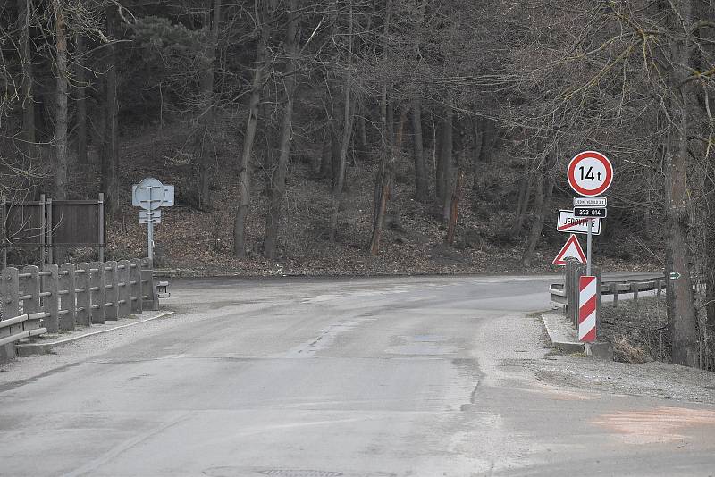 Na Blanensku opraví silnice i mosty. V Jedovnicích kruhový objezd (na snímcích).