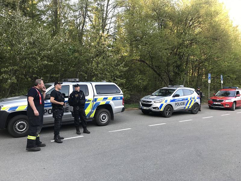 V krasu zachraňovali trojici turistů. Jednalo se o cvičení policie, hasičů a záchranářů.