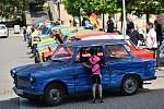 Náměstí Republiky v Blansku zaplnila v sobotu odpoledne vozidla značky Trabant. Sraz pořádali příznivci této východoněmecké značky aut z Trabant klubu Blansko už po patnácté.