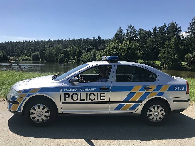 Policisté vyrazili na kontroly do kempů.