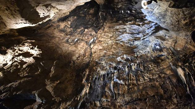Jeskyňáři našli v Moravském krasu rozlehlý dóm, který ještě nedostal jméno. Má rozměry asi 30krát 30 metrů a bohatou krápníkovou výzdobu. Veřejnost se do něj ale nepodívá, je špatně přístupný. Ilustrační foto 