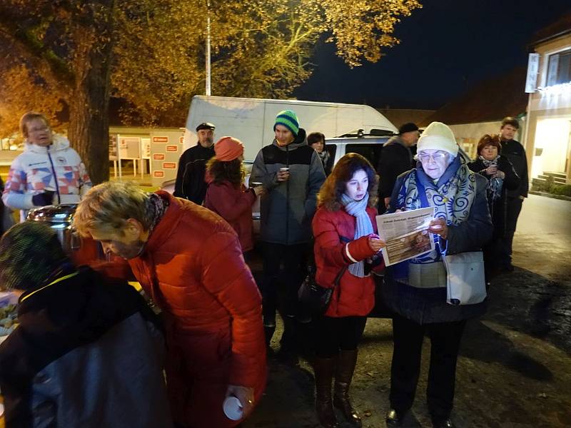 Koledy si lidé zazpívali v Doubravici nad Svitavou.