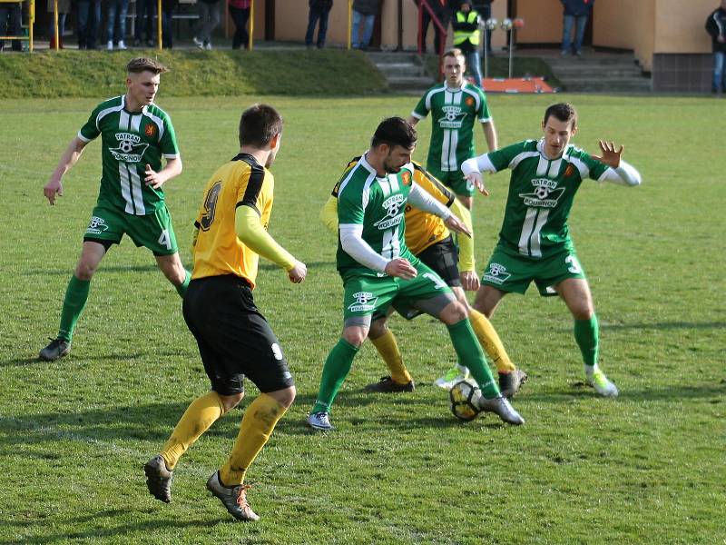 V utkání krajského přeboru fotbalistů Olympia Ráječko (ve žlutém) Tatran Rousínov 2:1.