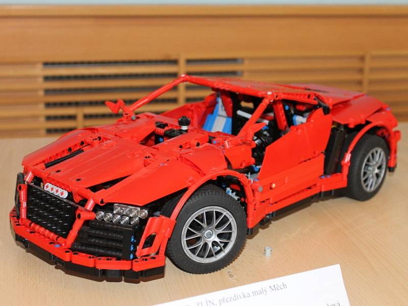 Na třetí ročník akce s názvem Lego Technic Show 2013 – Stroje v pohybu v sobotu do boskovického zámeckého skleníku zavítalo kolem tisícovky návštěvníků. Na akci si mohli prohlédnou kolem stovky modelů z Lega. 