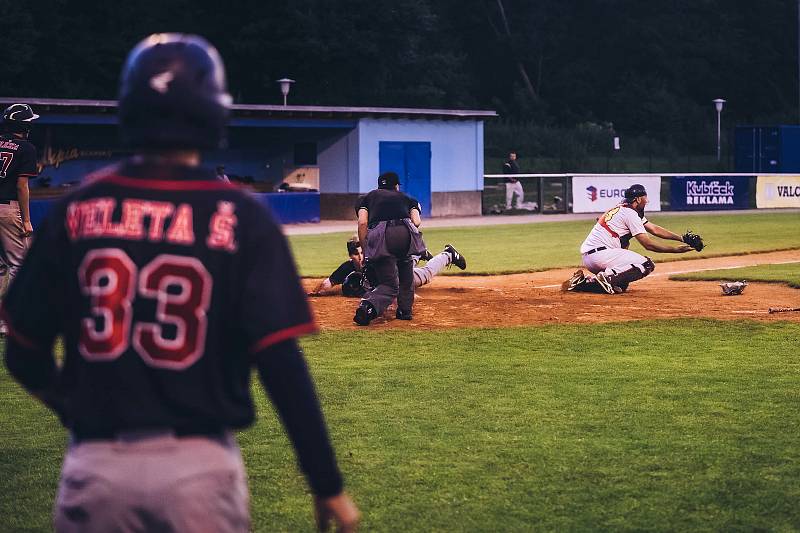 Baseball - nadstavba o extraligu: Olympia Blansko (v bílém) - SaBaT Praha (v černém) 1:2 - 31. července