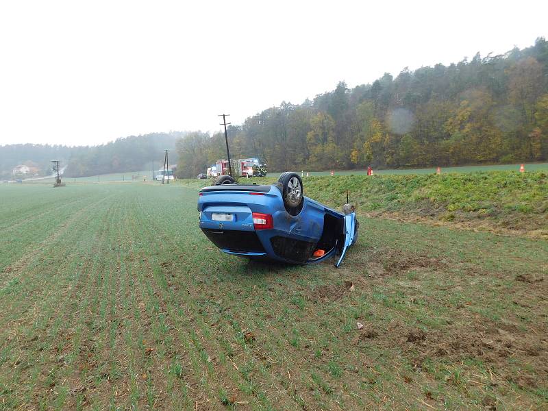 U Lažánek bouralo osobní auto.