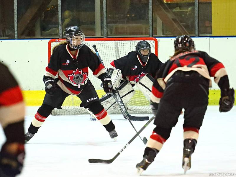 V přátelských zápasech porazily hokejistky HC Cherokees Blansko výběr Kanady 5:4 po samostatných nájezdech a 9:2.