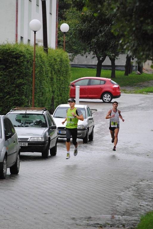 Hraběnka Cup 2014 měl na programu čtvrtý závod. Na běžce čekala bezmála osmikilometrová trať z Ráječka do Petrovic. Vyhrál Jan Kohut před Vojtěchem Grünem. Mezi ženami pak Karolína Zádrapová. 