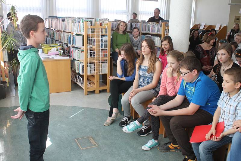 Při recitační přehlídce v knihovně se představili žáci blanenských základních škol.