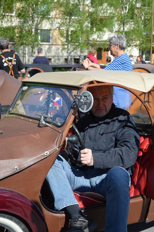 Řidiči legendárních tříkolových vozítek s plátěnou karoserií přijeli o víkendu do Boskovic na tradiční jarní sraz Velorexů. Již podvacáté. 