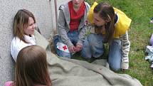 Český červený kříž uspořádal v Blansku okresní kolo soutěže hlídek mladých zdravotníků. 